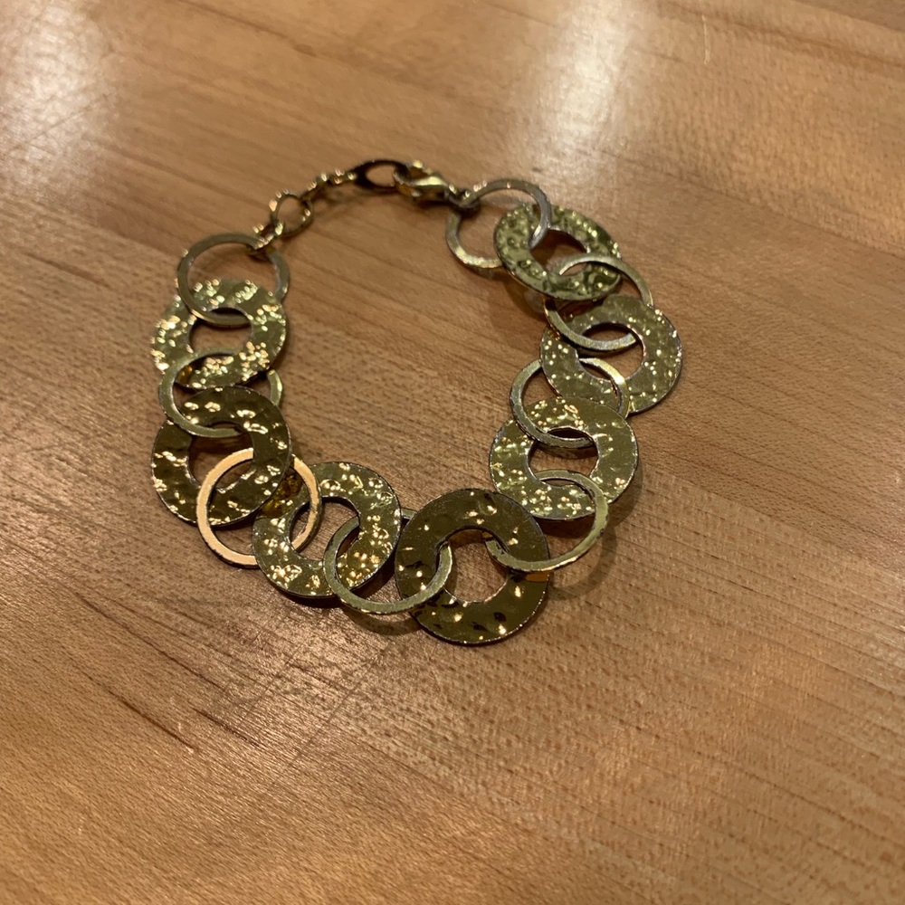Gold tone circle link bracelet